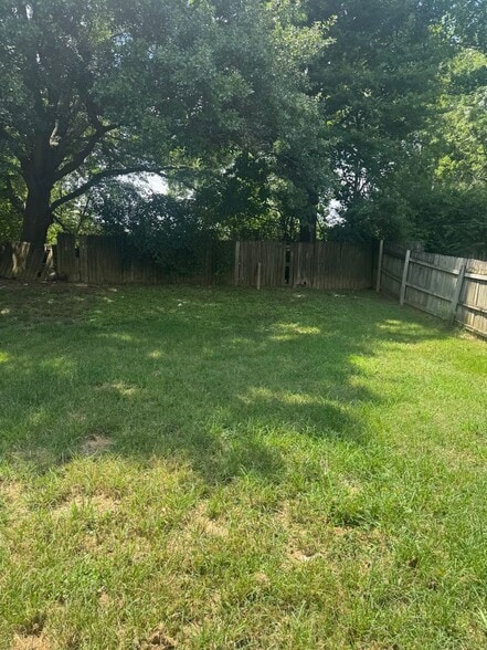 Building Photo - 4557 Spring Valley Dr