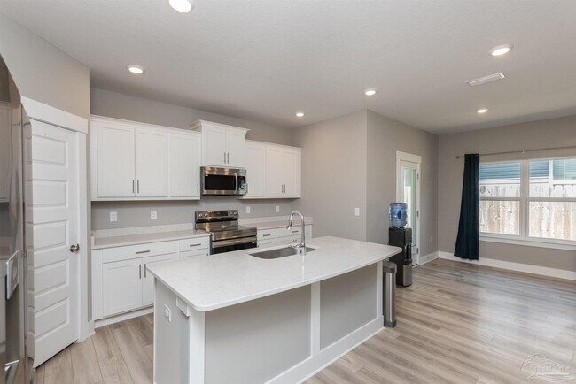 Building Photo - 240 Camellia Dr