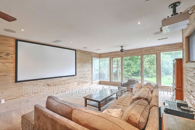 Building Photo - 15 Glenkirk Dr