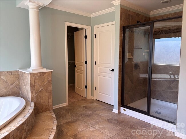Building Photo - 8811 Tamarron Dr