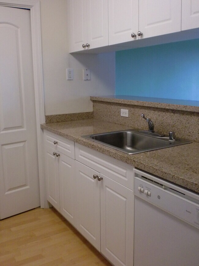 Kitchen with granite countertopsivory - 1315 Alma Ave