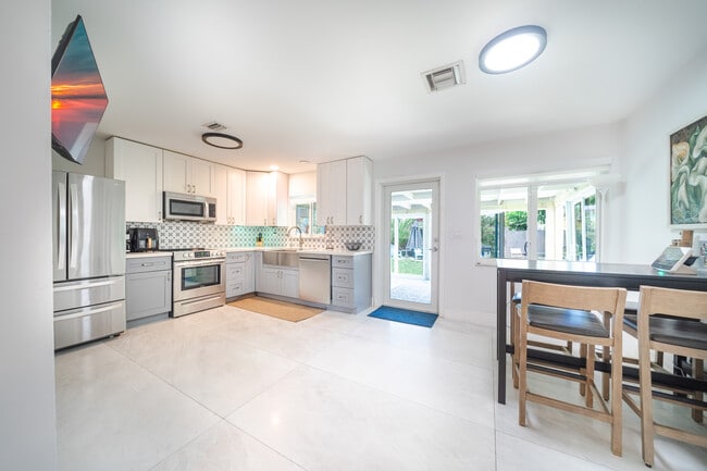 Kitchen - 1101 NE 5th St