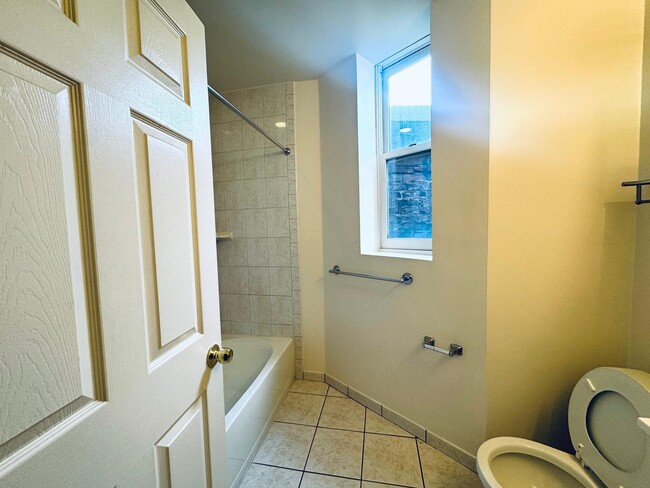 Building Photo - 214 Warren St