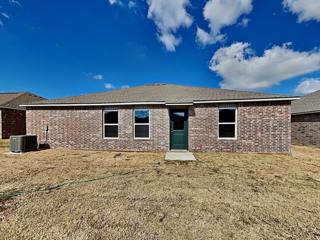 Building Photo - 554 SE 3rd Pl