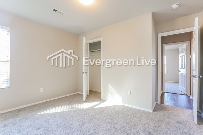 Building Photo - 12 Spg Rdg Ln