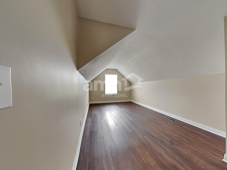 Building Photo - 8133 Darlene Ter