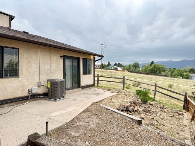 Building Photo - 2 Bedroom Patio Home With Central Air Conditioning