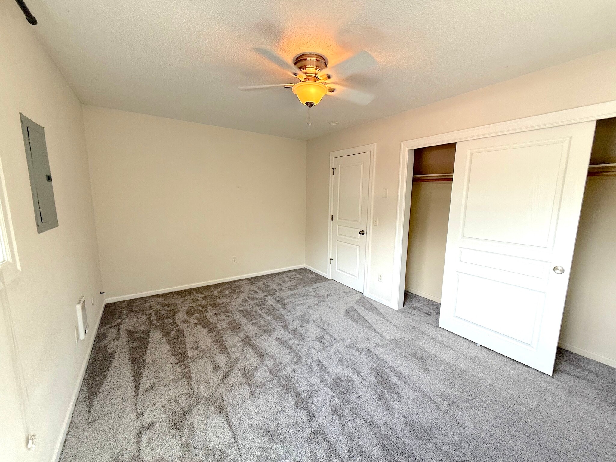 Bedroom in window a/c - 2135 NE Weidler St