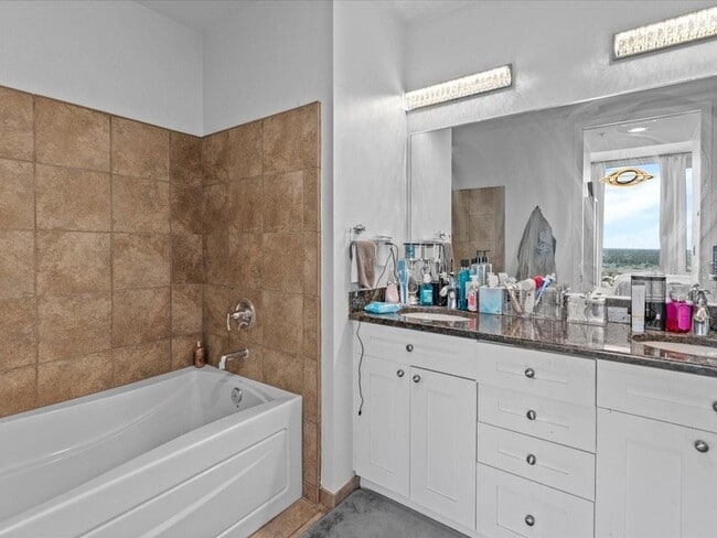 Building Photo - 150 E Robinson St