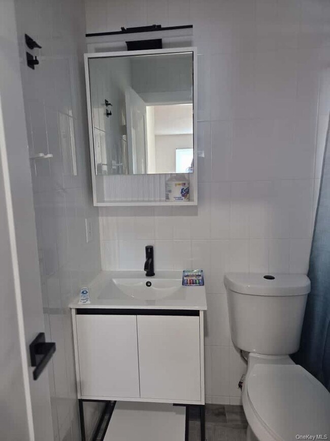 Building Photo - 6-32 Beach 68th St