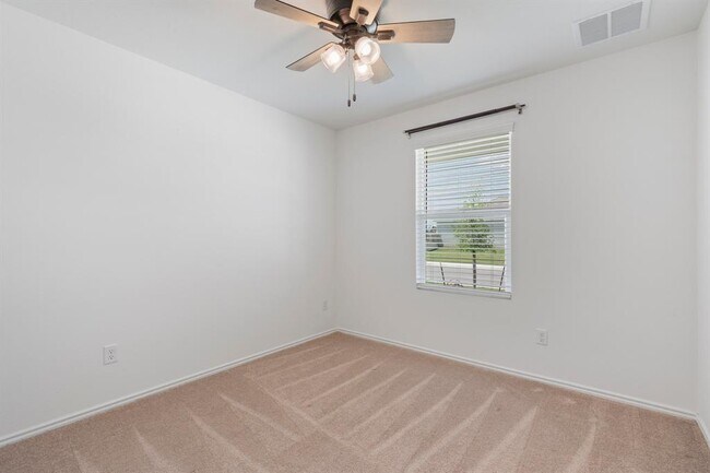 Building Photo - 412 Heritage Grvs Rd