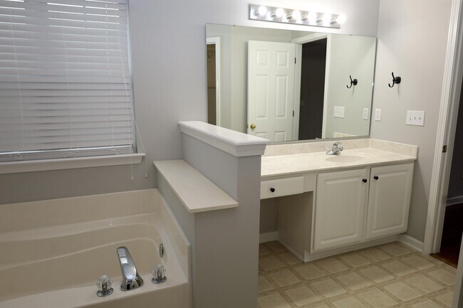 Building Photo - 698 Pepperbush Dr