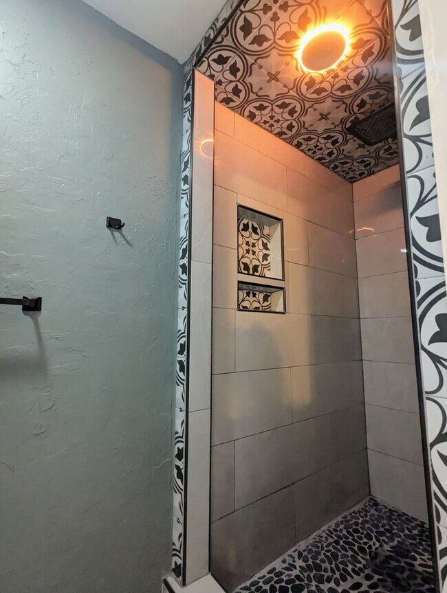 Building Photo - Spacious Home Near Tinker AFB with Storm Shelter & Wood Privacy Fence!