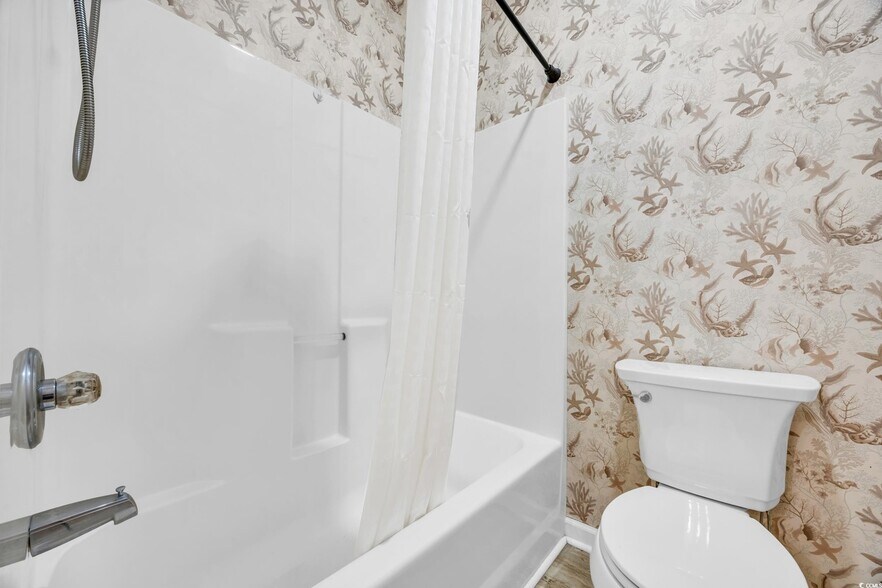 Building Photo - 612 River Oaks Dr