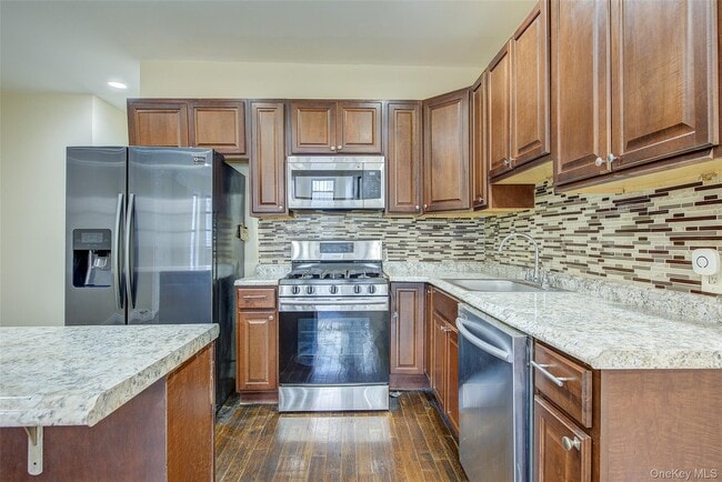 Building Photo - 346 Montauk Ave.