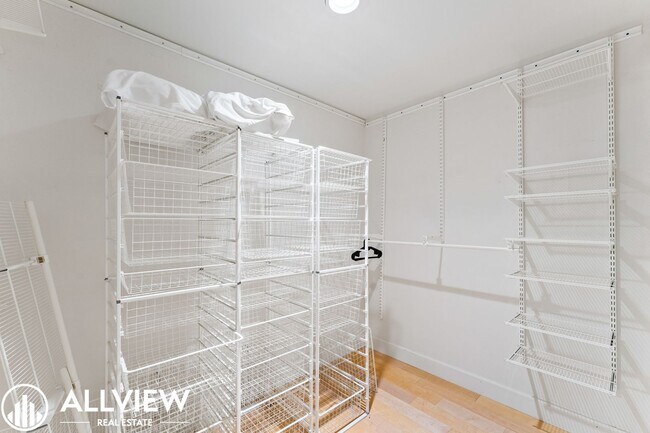 Building Photo - Fully Furnished Condo (2 Bed/2 Bath + Den) Nestled in the Coveted Newport Heights Community!