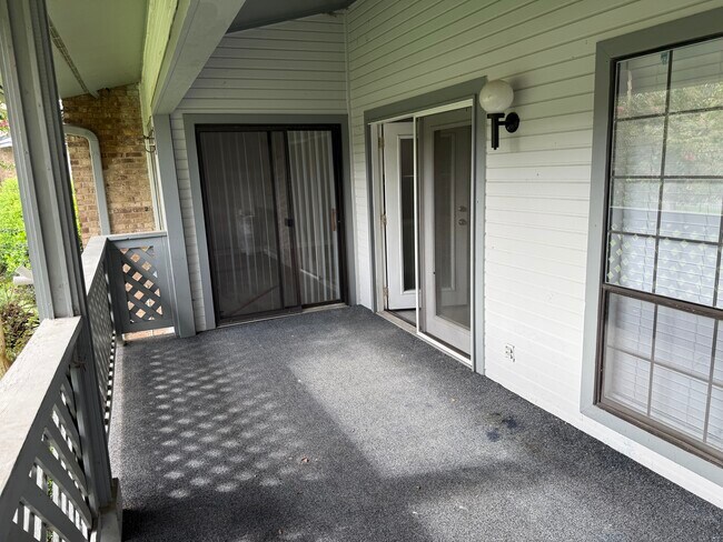 Building Photo - 5828 Harris Grove Ln