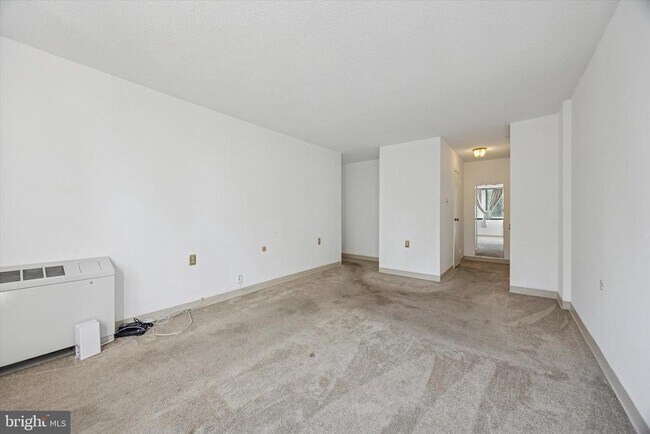 Building Photo - 801 Yale Ave