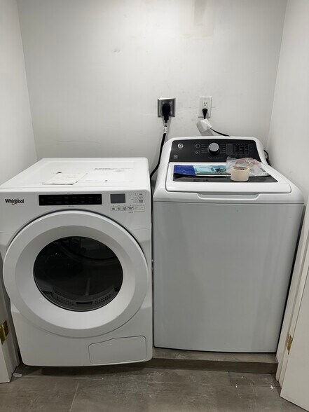 Building Photo - 1757 E 52nd St