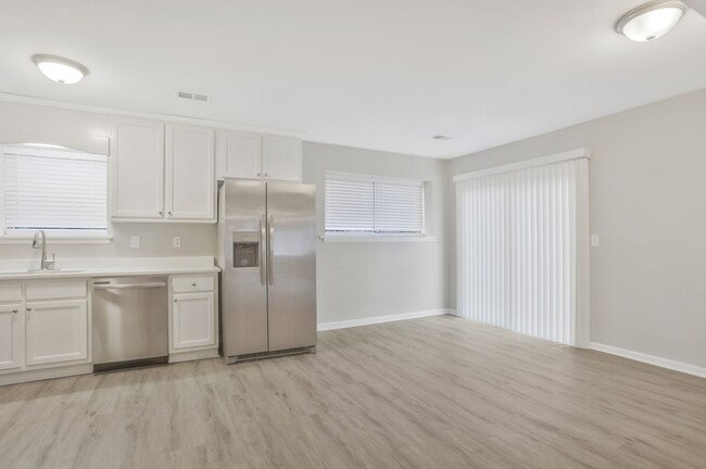 Building Photo - 4061 Oak Stone Dr