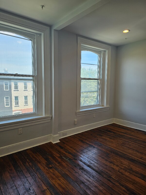 Building Photo - 2116 N Charles St