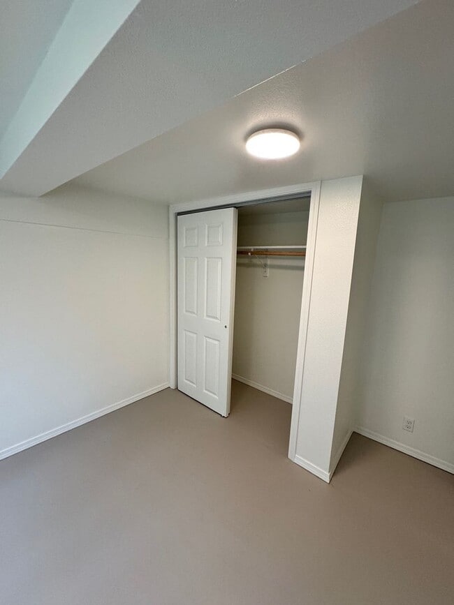 Building Photo - 18-1692-1692 Volcano Rd