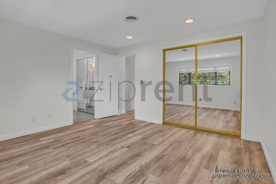 Building Photo - 4071 Jefferson Pkwy