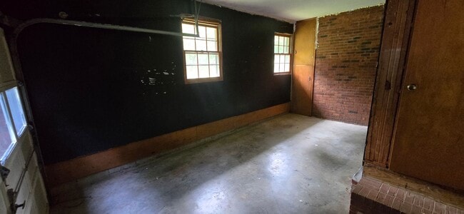 Building Photo - Nice private ranch in the woods