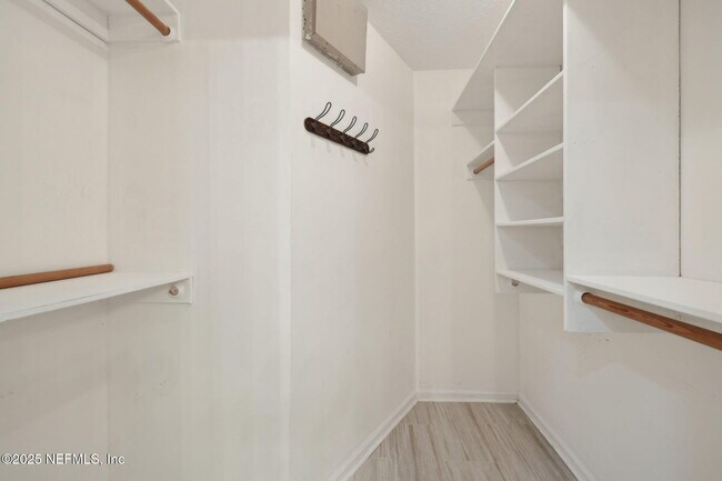 Building Photo - 85 Debarry Ave
