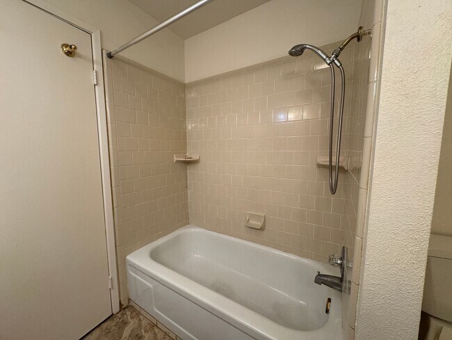 Building Photo - Four Bed, Two Bath Home In North Stockton