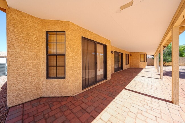 Building Photo - Welcome to this stunning 4-bedroom, 2-bath...