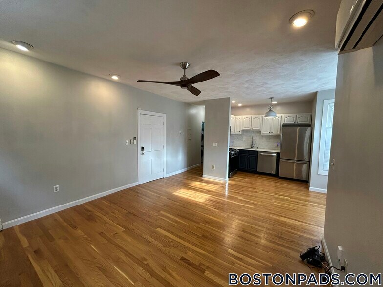 Building Photo - 120 Highland St