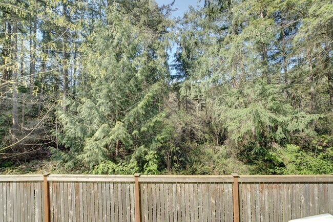 Building Photo - 4Bd/2.5Ba Sammamish Home