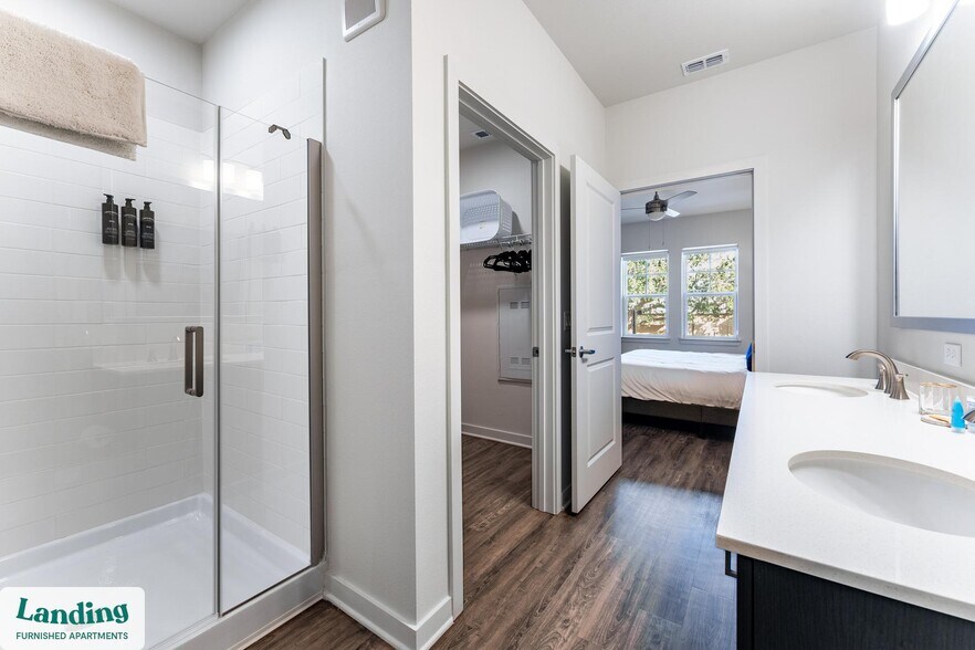 Building Photo - 1225 Utica Dr