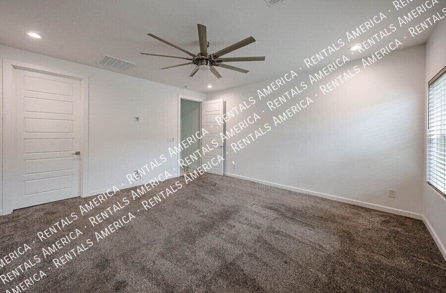 Building Photo - 347 E La Mirada Dr