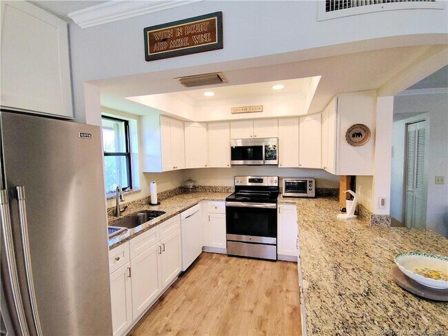 Building Photo - 511 SW South River Dr