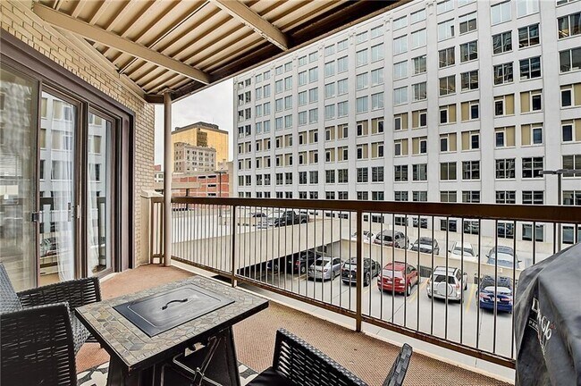 Building Photo - 110 E Washington St
