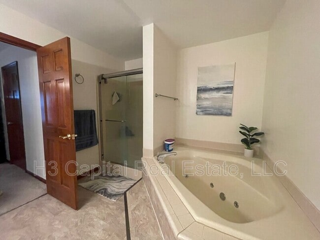 Building Photo - 111 Marmont Ct
