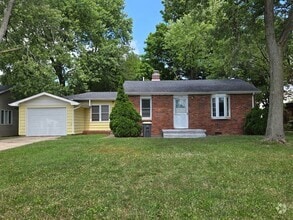 Building Photo - 1 bed 1 bath, 844 square foot home located...