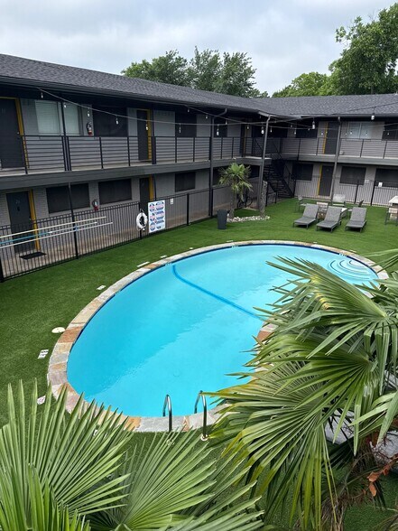 Building Photo - 412 Summit Ave