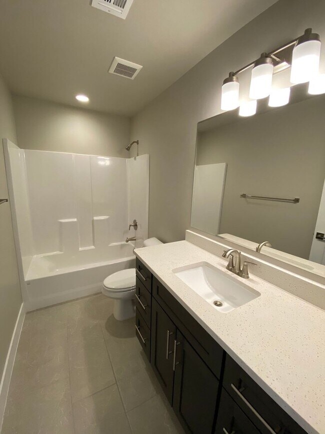 Building Photo - Red Mountain Vista Town Home, End Unit