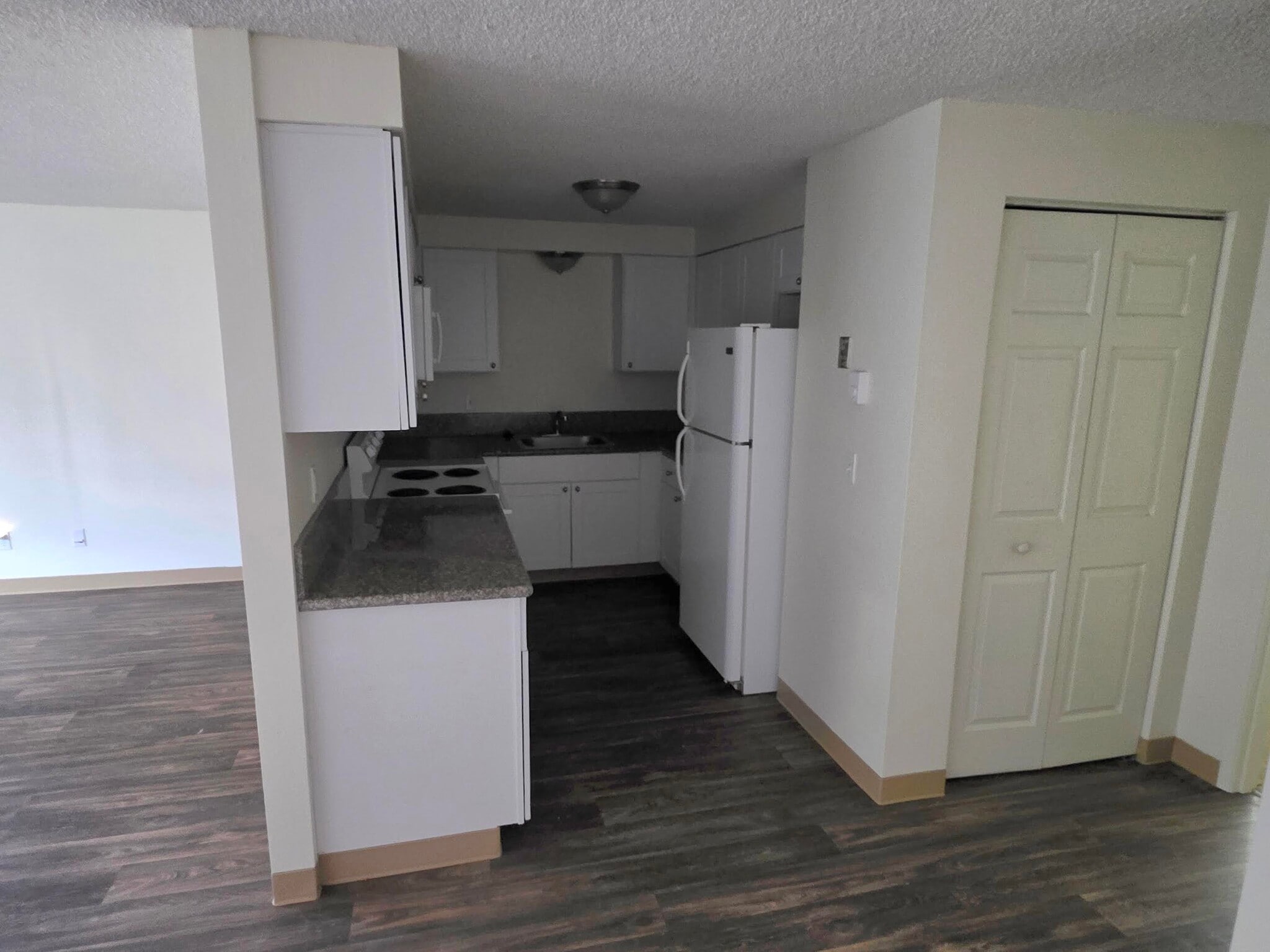 Building Photo - 256 Powell St E