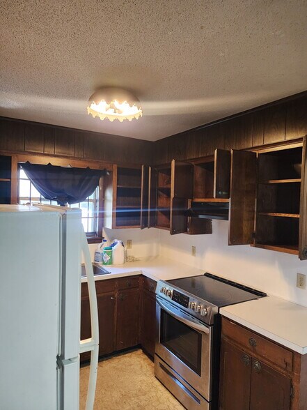 Building Photo - 2306 Dorchester Dr