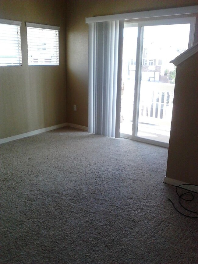 Building Photo - Fantastic!  Light and Bright!  1 bed + loft - 1 bath