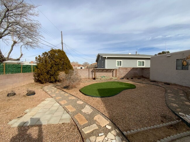 Building Photo - 3 Bedroom Single Story Home Available Near Eubank Blvd NE & Indian School Rd NE!