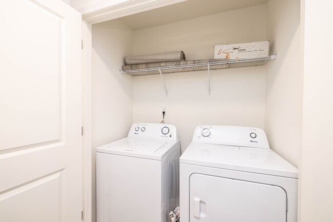 Building Photo - Charming 3-Bedroom Townhome Near Jack Alexander Blvd - APRIL MOVE IN SPECIAL