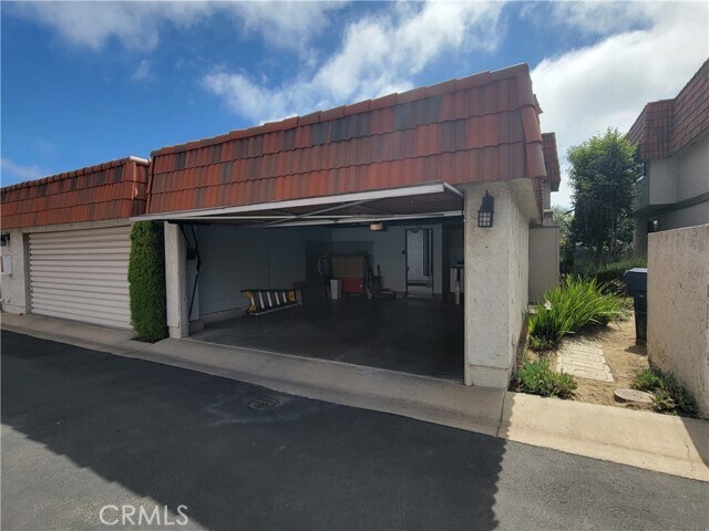 Building Photo - 27909 Ridgebluff Ct