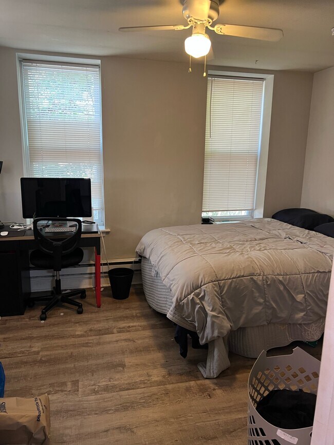 Building Photo - 1727 W Montgomery Ave