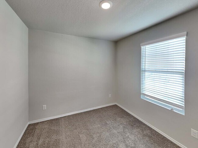 Building Photo - 4240 Thalweg Way