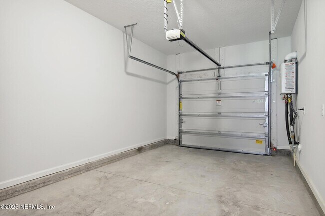 Building Photo - 95 Pinebury Ln